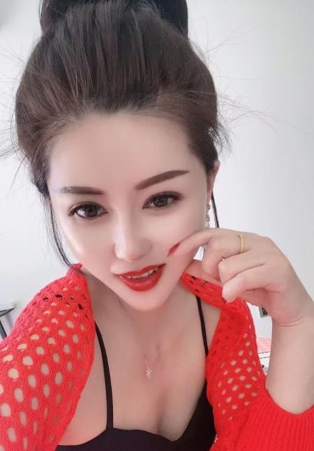 极具诱惑力美女姐姐