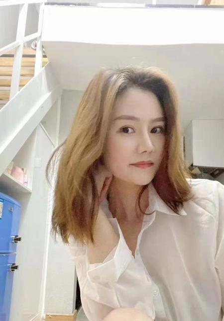 笑容可人的女佣