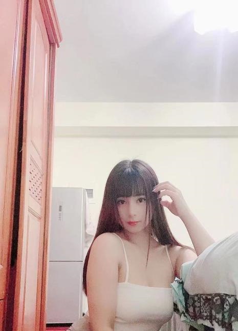爱唠嗑的小妹