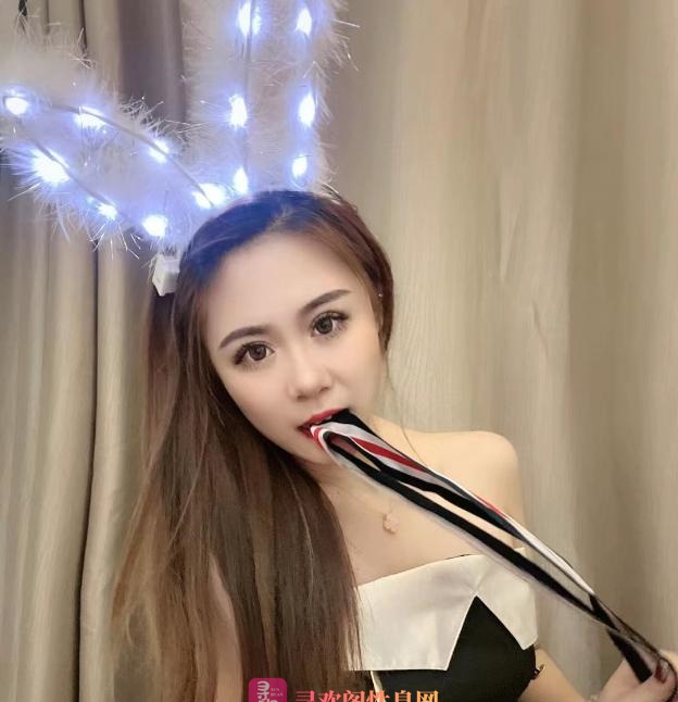 性感黑白丝骚妹