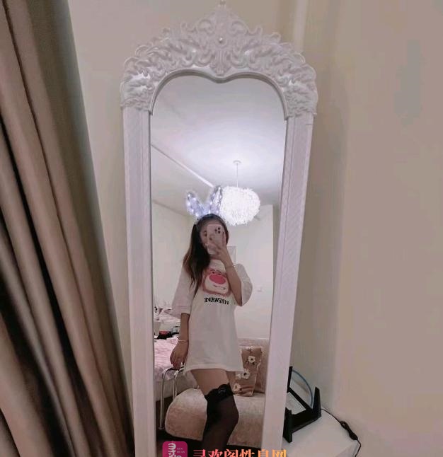 性感黑白丝骚妹
