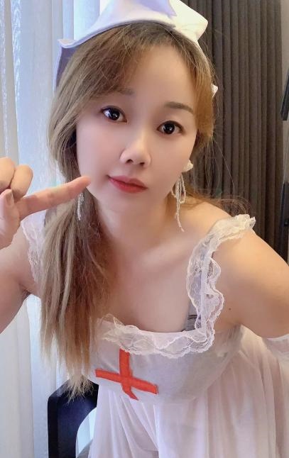 甜甜妹磨棒舌吻