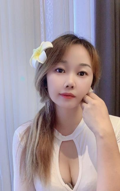 甜甜妹磨棒舌吻