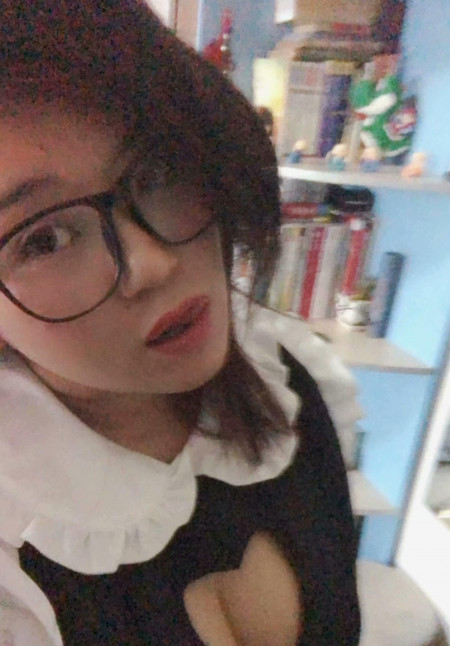 反差大胸眼睛妹
