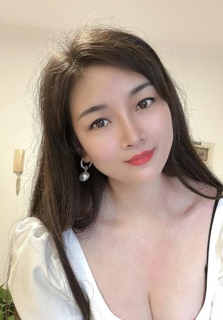 南山大胸性感月月
