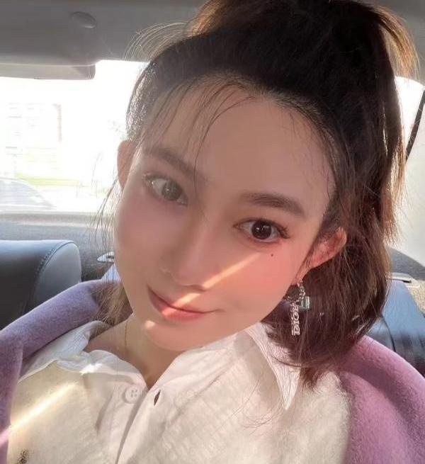 南门瑜伽美女