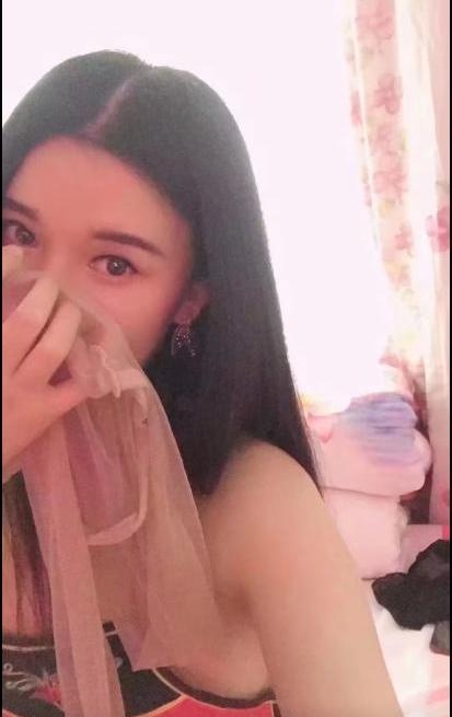 只做半套服务的小姐姐
