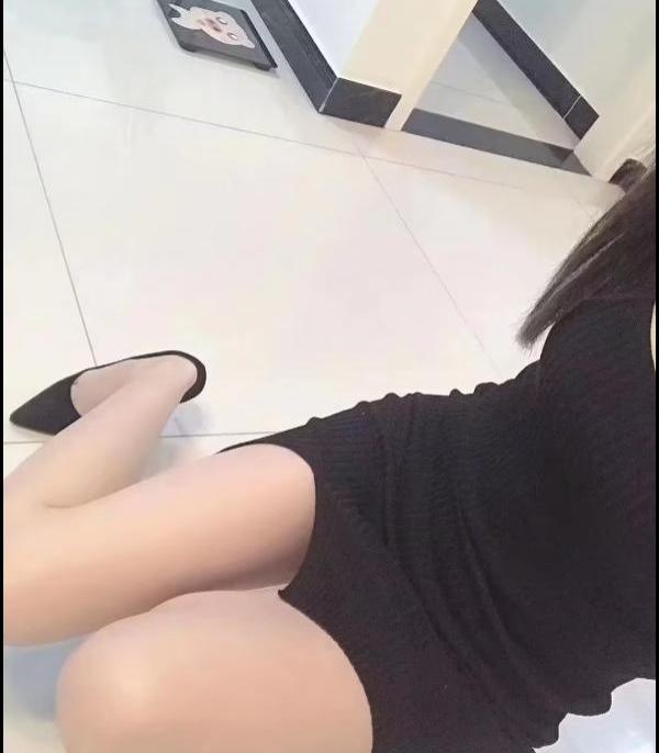 只做半套服务的小姐姐