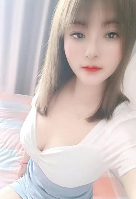 服务热情大胸姐姐