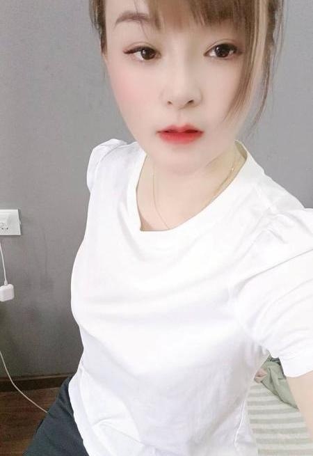 服务热情大胸姐姐