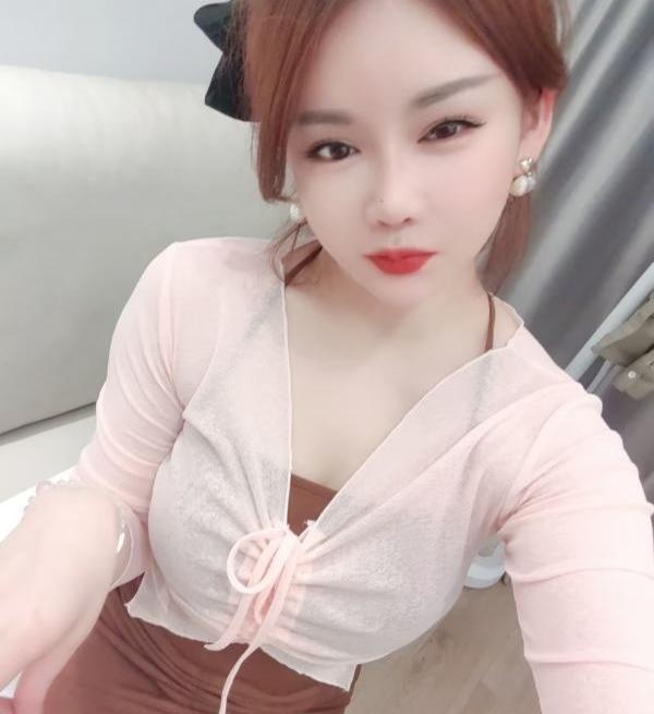 上城大胸平安姑娘