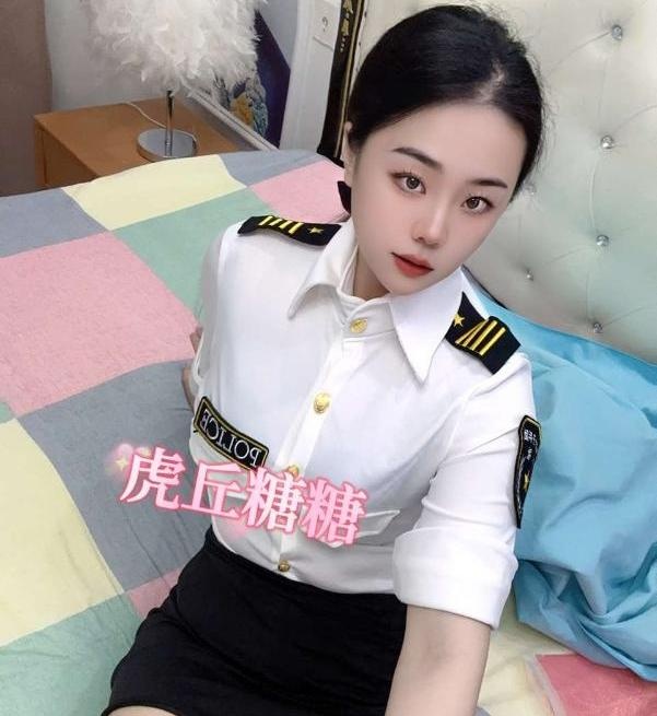 制服小妞 糖糖