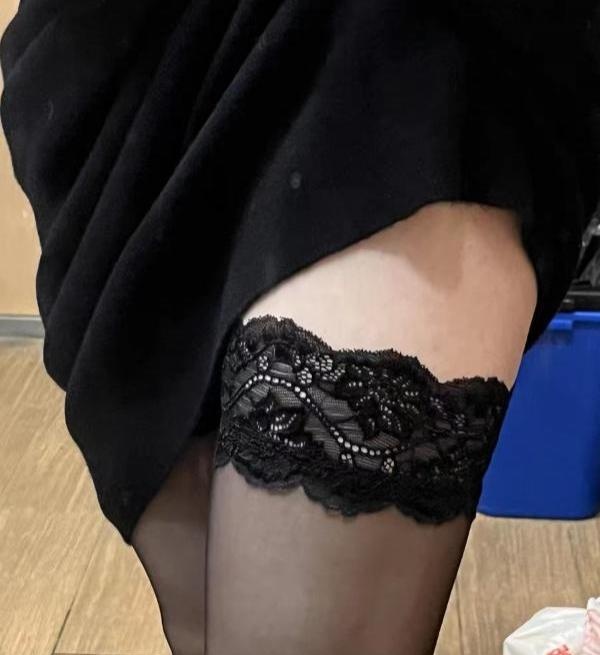 美腿骚姐姐