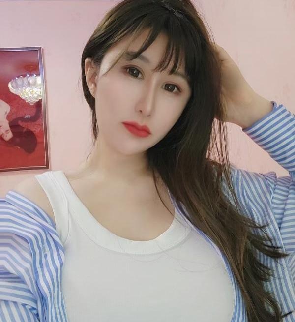 前凸后翘小魅狐