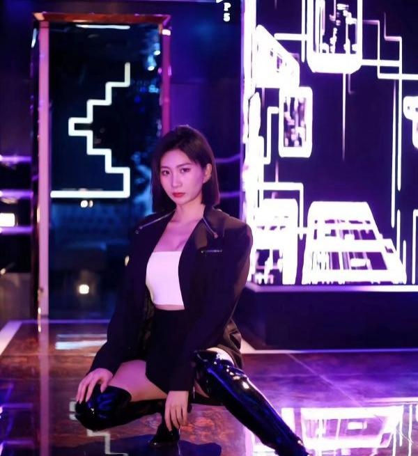 白云梅花园萱儿