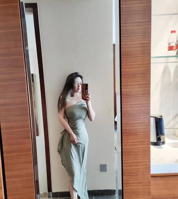 服务控性感大胸妹子