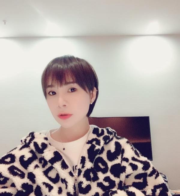 杭州拱墅区短发小姐姐