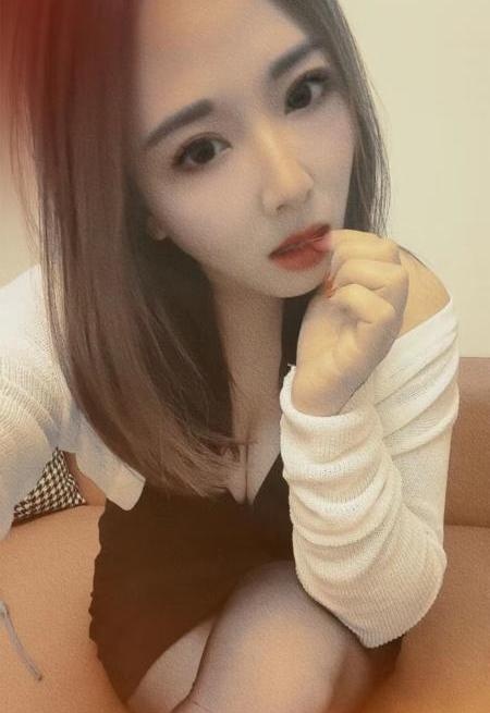 颜值小巧型小姐姐