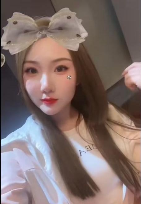 北滨路美女可口爆