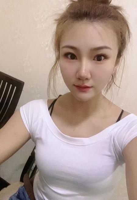 北滨路美女可口爆