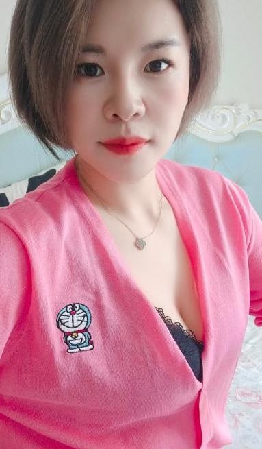 南新园蜜桃臀少妇