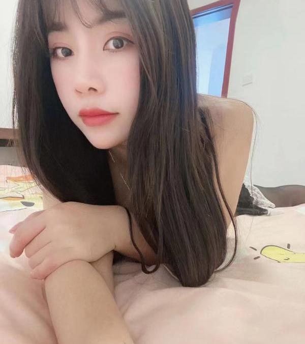 白云吊带妹