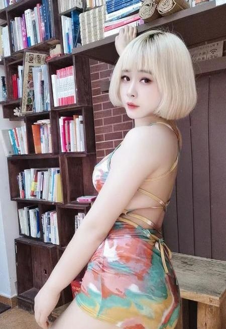 肉丝大屁股骚妹子