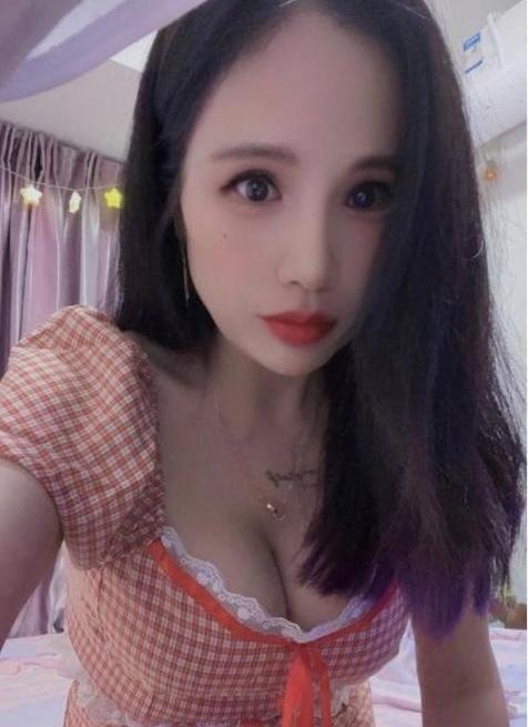望京粉色车头灯