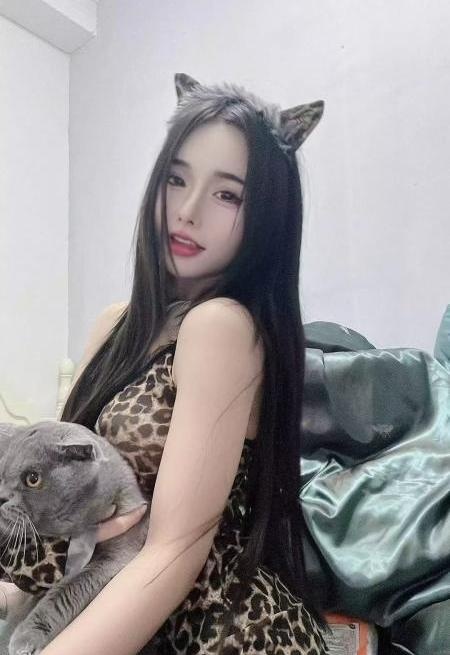 超骚的白虎妹妹雅诗