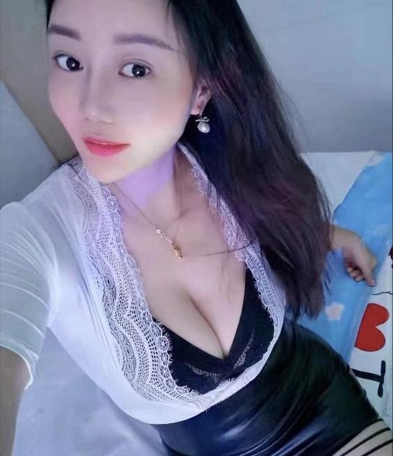 黑丝皮裙大波御姐