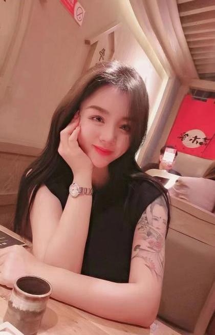 凤凰路小美女