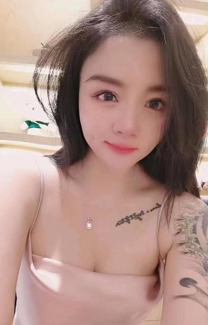 凤凰路小美女