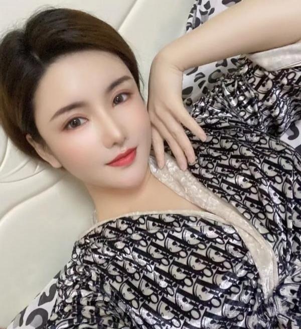 闵行干练短发少妇