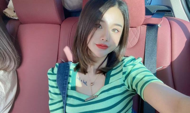 大胸嫩妹子