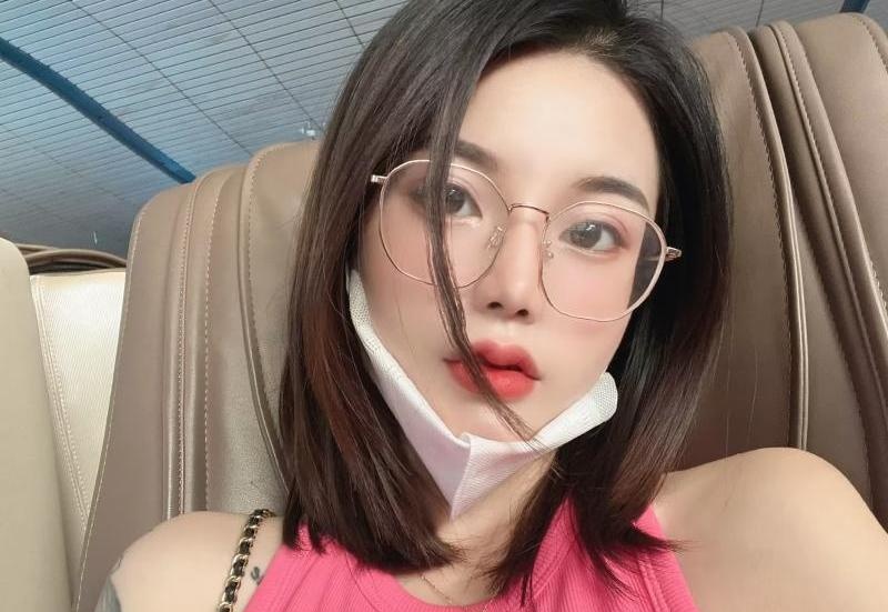 大胸嫩妹子