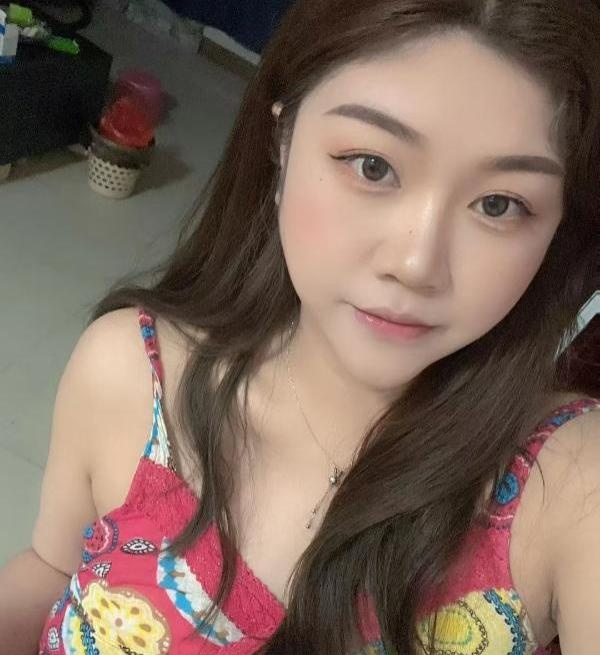 微胖服务型妹子