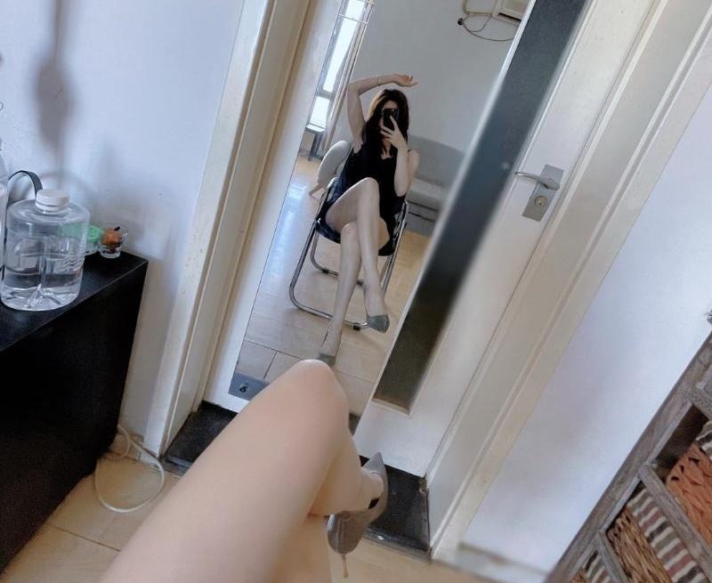 丝足女王小姐姐