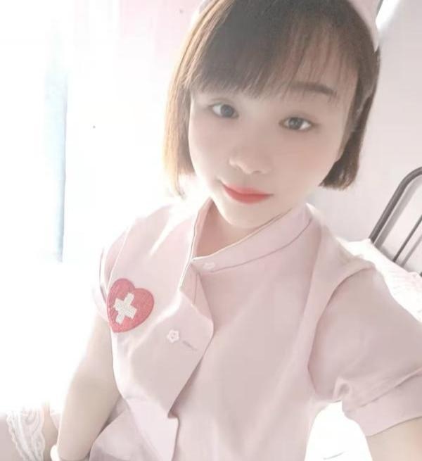 娇小玲珑雪儿