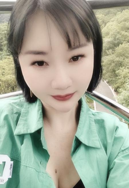 肤白貌美的少妇