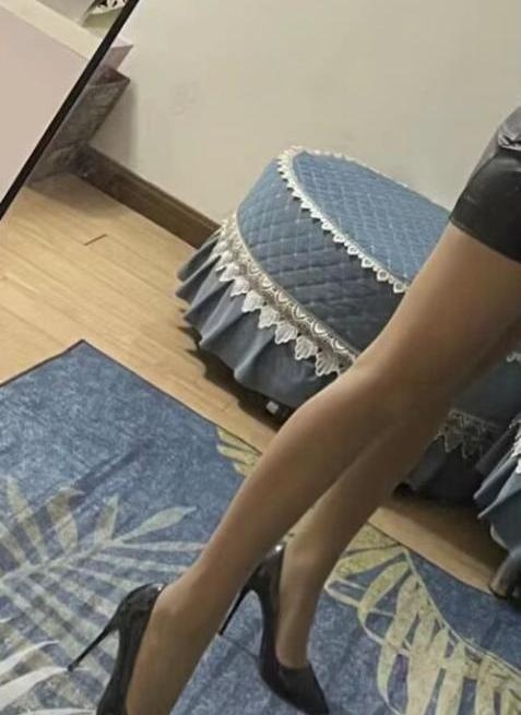 张府园附近 黑丝少妇