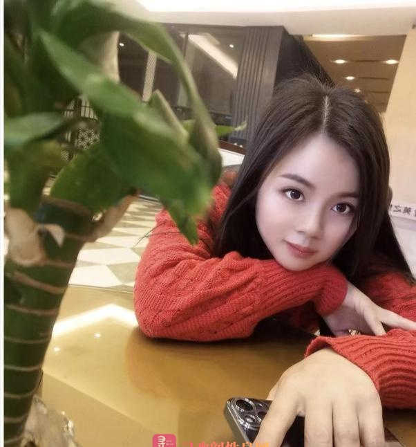 布吉奶茶露瑶
