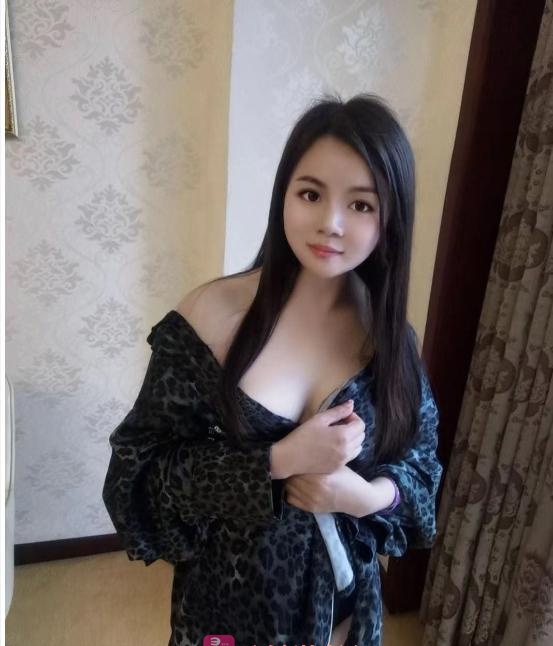 布吉奶茶露瑶