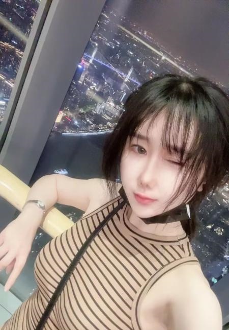 制服白嫩小妹妹