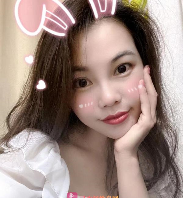 长腿萌萌妹子