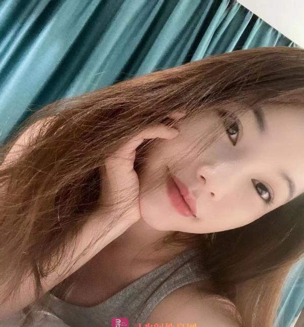 长腿萌萌妹子