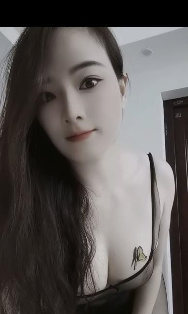 蝴蝶胸琪琪