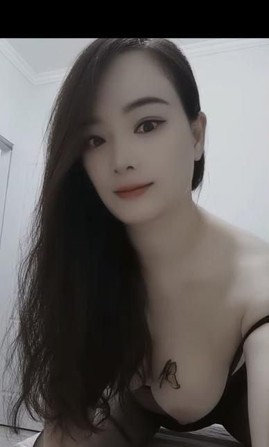 蝴蝶胸琪琪