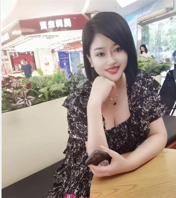 微胖大奶师姐晶晶