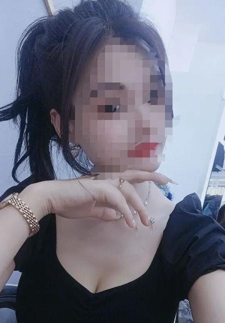 丝袜长腿少妇