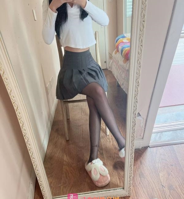 可以一字马的年轻妹妹